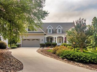 284 Bay Laurel Ln, Hendersonville, NC 28791