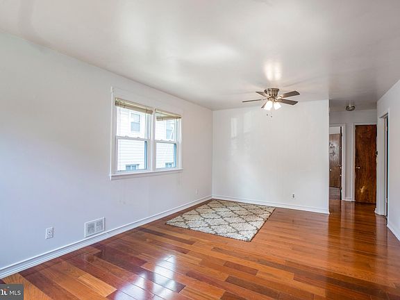 3rd image of 4704 Lincoln Ave