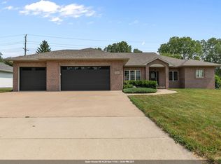 214 Brookwood Dr, Hortonville, WI 54944
