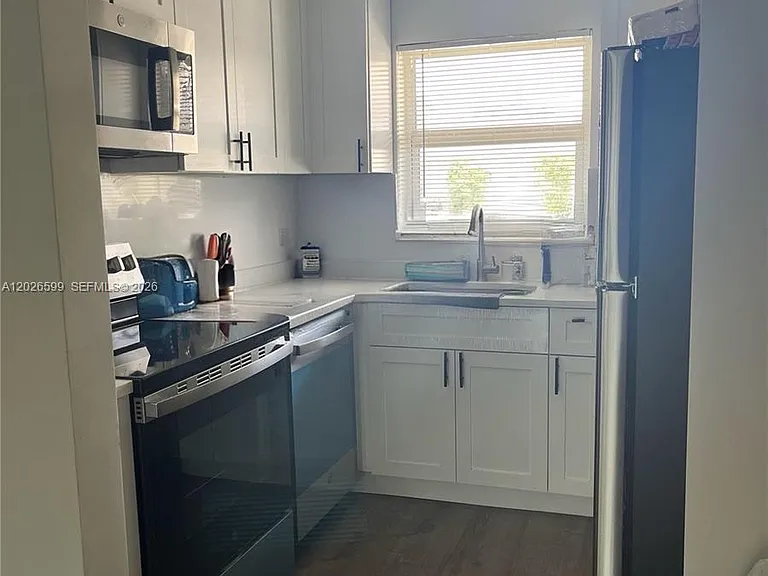2466 Taylor St #4B — Photo 4