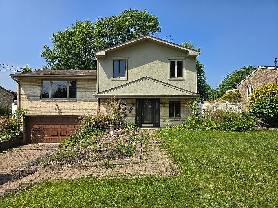 Front yard/driveway