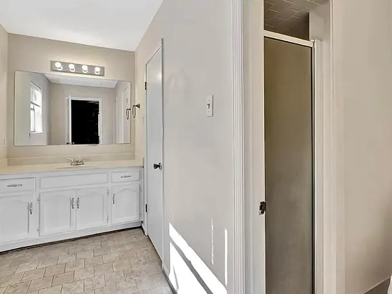 2828 Adams St — Photo 16