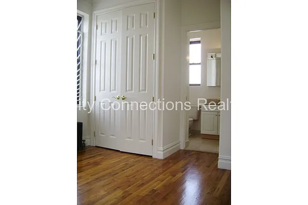 Rented by City Connections Realty | media 20