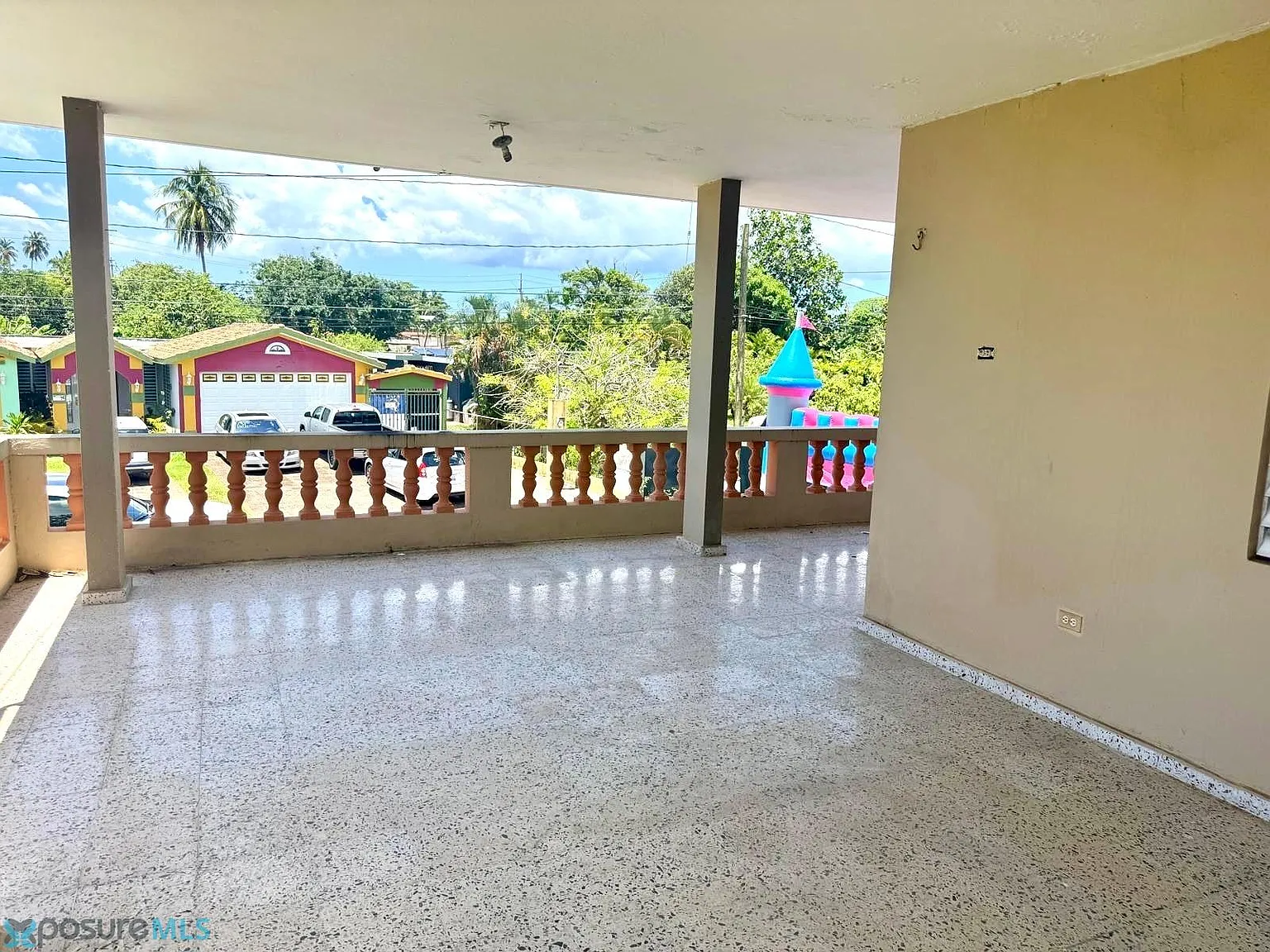 2 bed, 1.0 bath, 1000 sqft, $800 — Photo 1