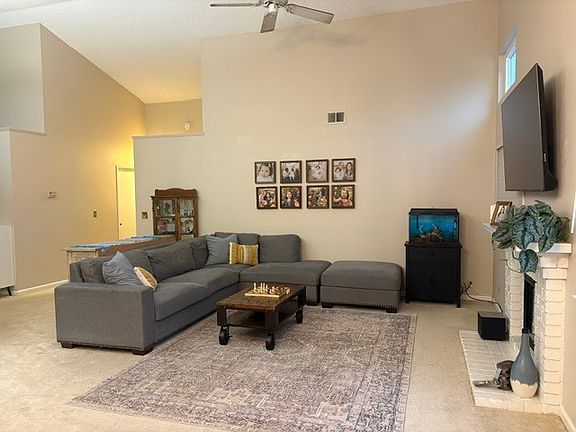2nd image of 511 Zinnia Ct