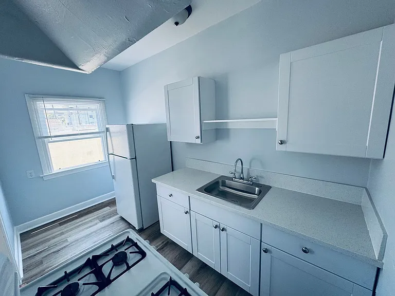 255 S Catalina St — Photo 6