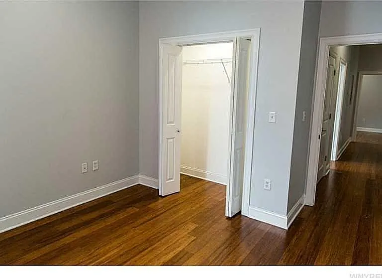 220 Franklin St #1 — Photo 5