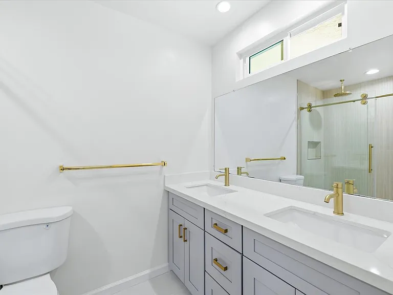 657 Sandy Hook Ct — Photo 19
