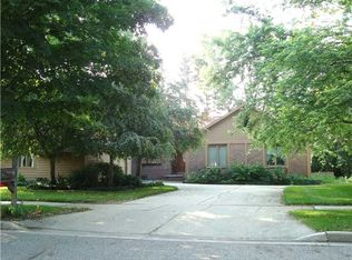 990 Whittier Dr, East Lansing, MI 48823