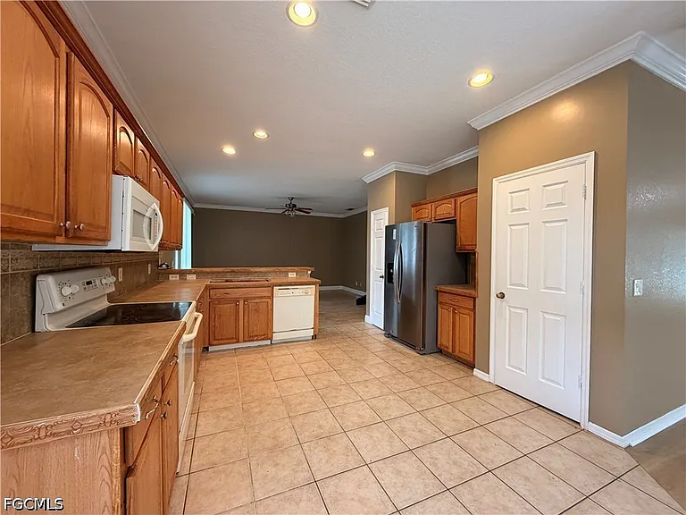 8360 Silver Birch Way — Photo 9