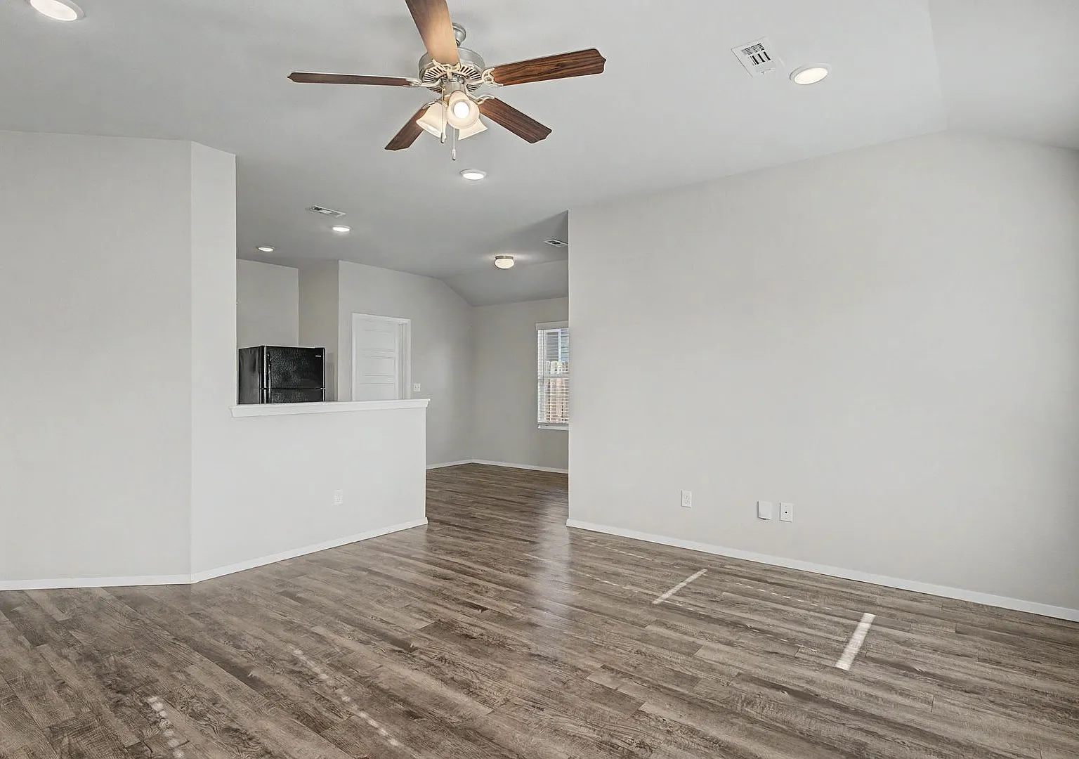 Fayetteville home | 3bed 2bath — Photo 3