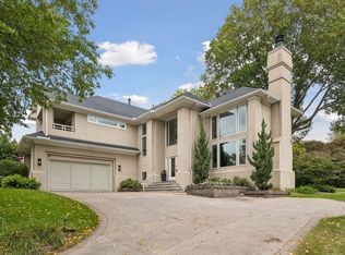 2323 Huntington Point Rd W, Wayzata, MN 55391