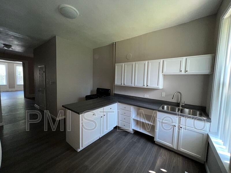 1st image of 2122B Chippewa St
