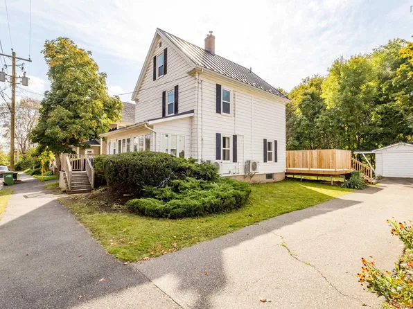 29 Klondyke St, Kentville, NS B4N 1J1