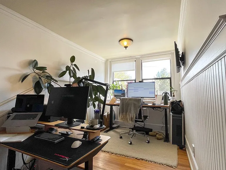 416 E Roy St — Photo 8