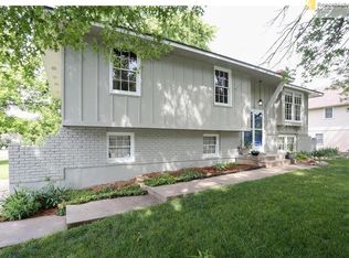 6226 Cottonwood Dr, Shawnee, KS 66216