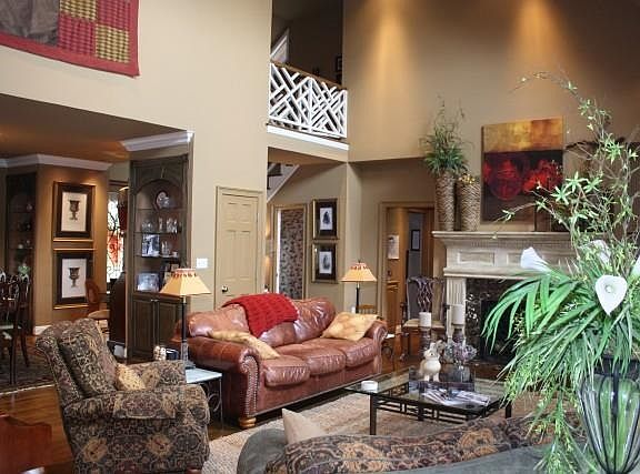 3rd image of 702 River Oaks Blvd