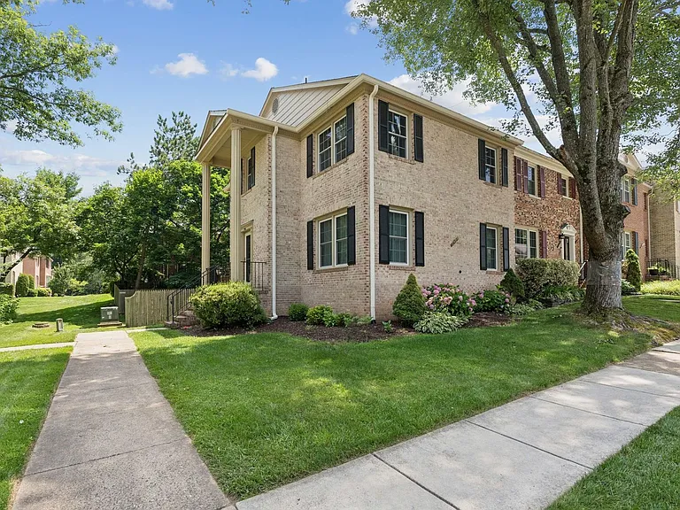 7401 Willshire Hunt Ct — Photo 2