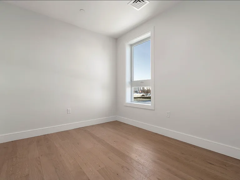 301 Border St #610 — Photo 4