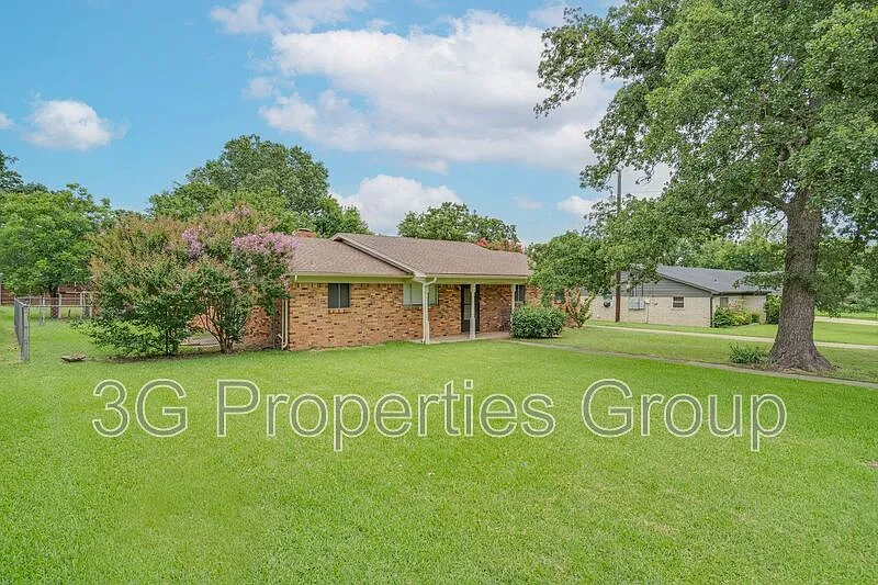 3 bed, 2.0 bath, 1896 sqft, $2,395 — Photo 4