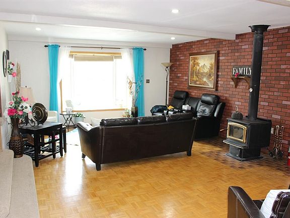 3rd image of 605 Rogers Ave N