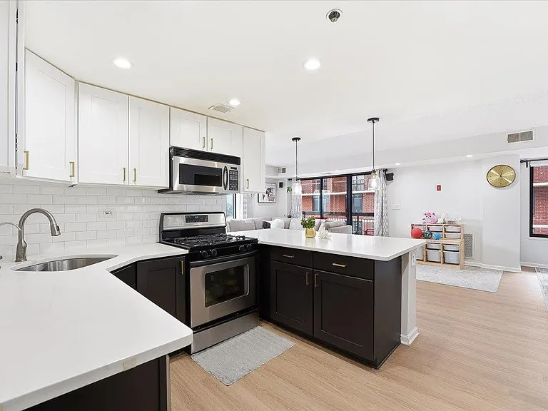700 1st St #15A — Photo 3
