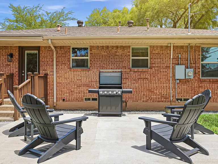 1213 Dalhart Dr — Photo 24