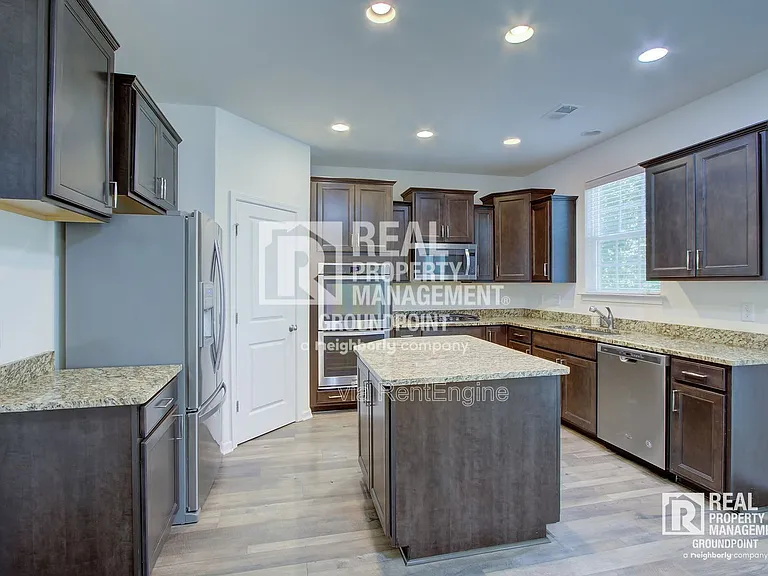 104 Elliott Creek Ln — Photo 3