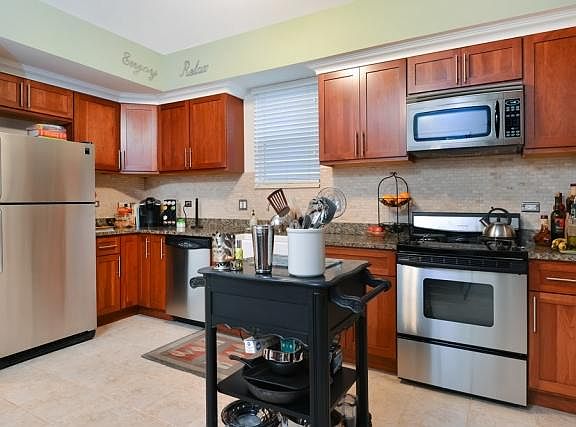 3rd image of 1221 N Honore St #2