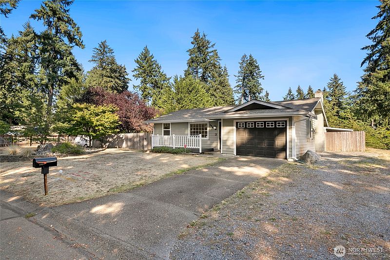 3rd image of 2903 Forest View Court S