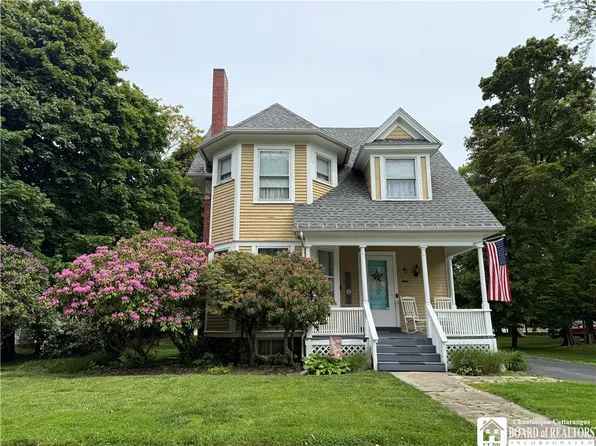 41 Maple Ave, Fredonia, NY 14063