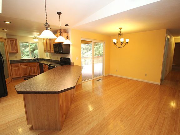 4th image of 7012 185th Ave E