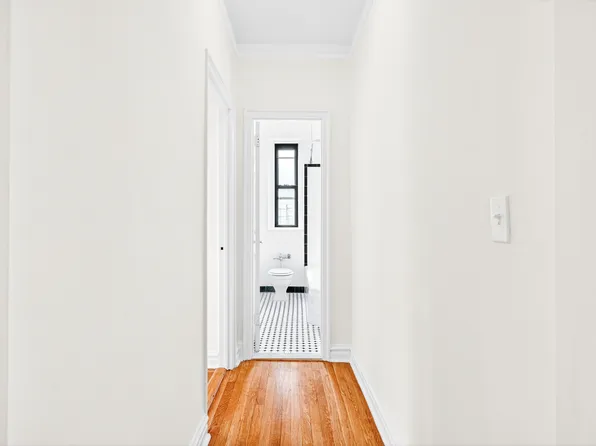 190 East Mosholu Parkway South image 27 of 36