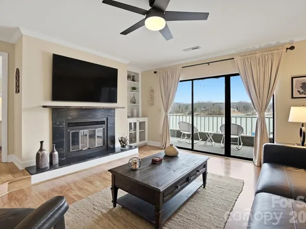 7324 Lakefront Dr Unit 4, Charlotte, NC 28278