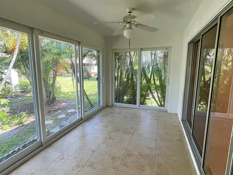 245 Lanchester Ct — Photo 10