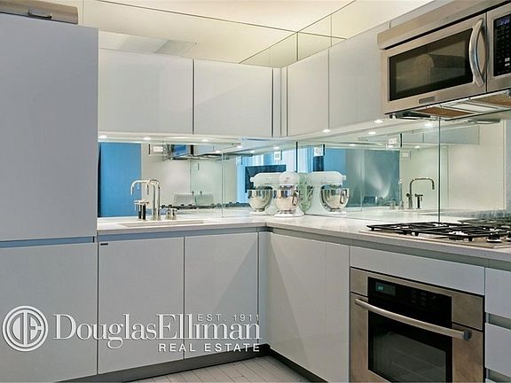 2nd image of 421 E 13th St #4D