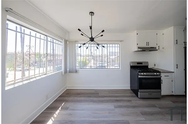 Building Photo - 6402 S Victoria Ave #5