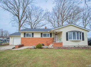 20656 Newman Dr, Brownstown, MI 48183