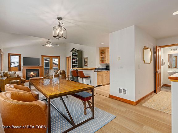 5th image of 315 Pine Dr