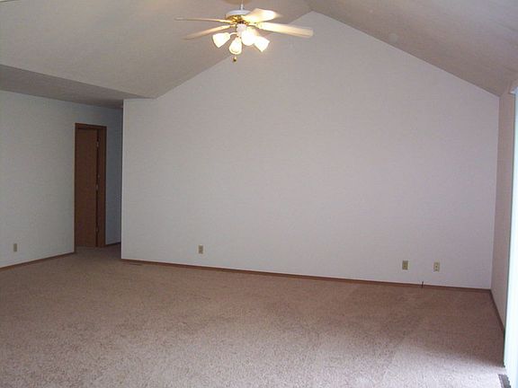 3rd image of 3094 S Overhill Ct