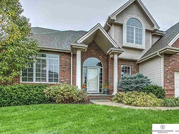 3rd image of 809 S 181st Ave