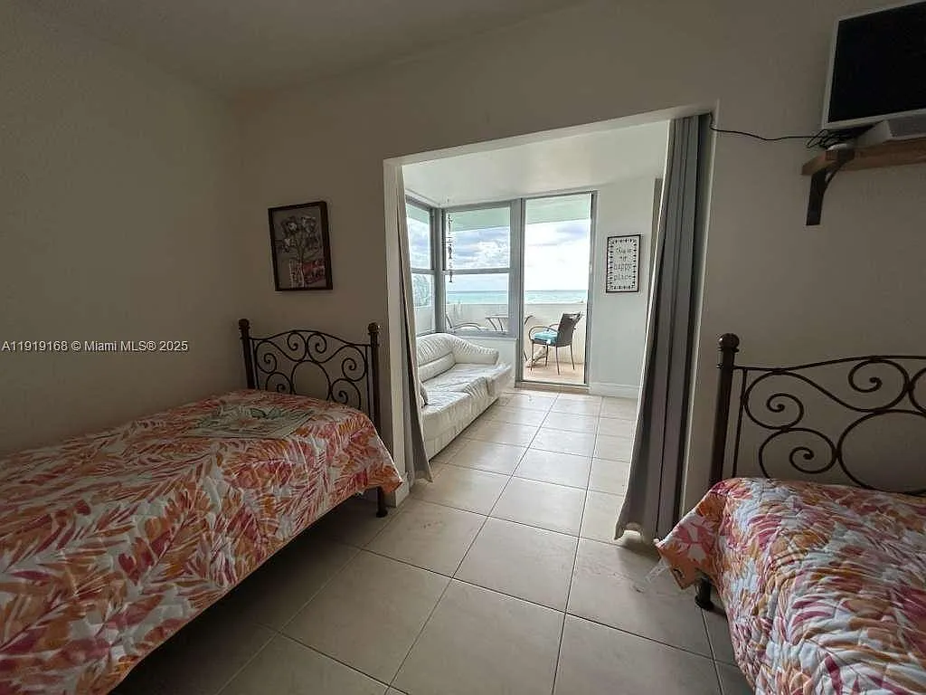 Triton Tower Condo — Photo 4