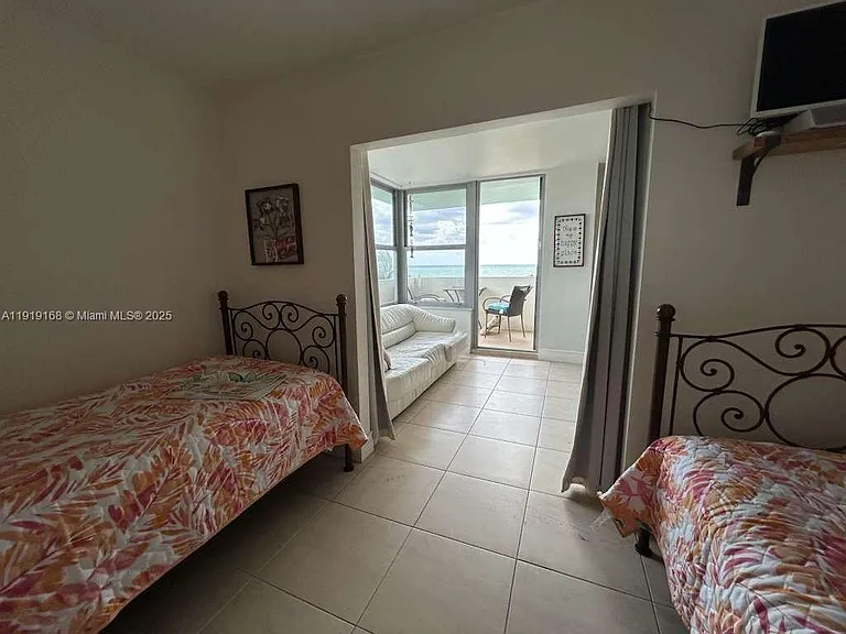 2899 Collins Ave #625 — Photo 4