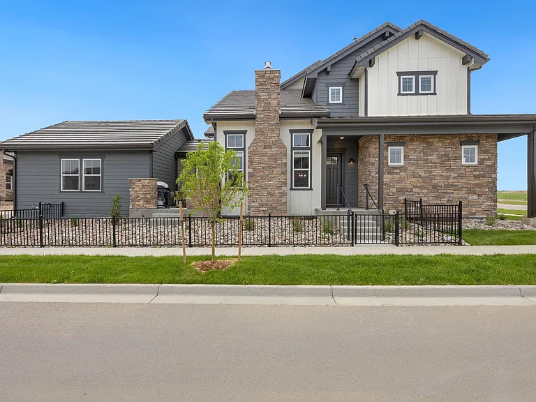 Corner unit, just a few blocks from TPC Colorado clubhouse. In the courtyard just outside your door, is a community pickleball court and putting green!