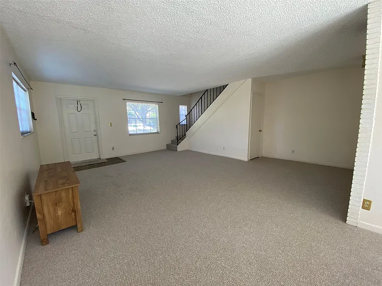 310 SW 11th Ct — Photo 5