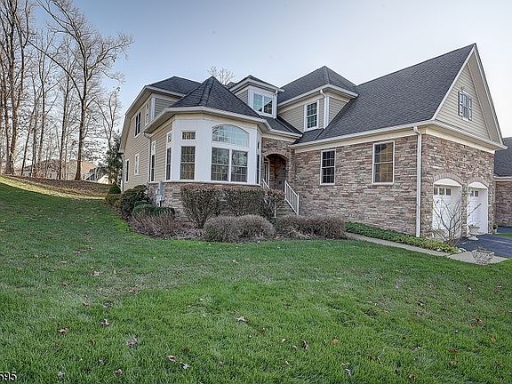 2nd image of 36 Whitbay Dr