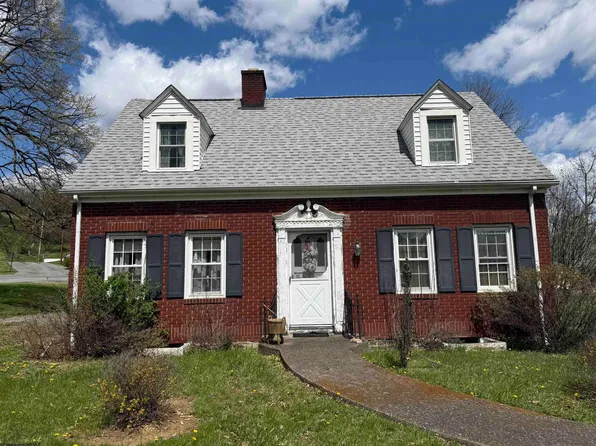 114 N Pike St, Grafton, WV 26354