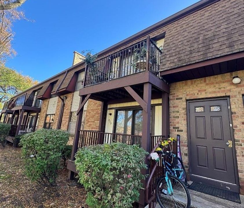 1st image of 910 N Oaks Blvd #910