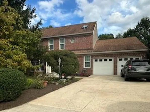 215 Heather Glen Rd, Sterling, VA 20165