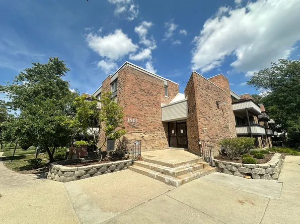 1813 Hemlock Pl APT 209, Schaumburg, IL 60173
